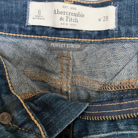 Abercrombie & Fitch, jean shorts, blue, size 6 - Picture 4 of 4